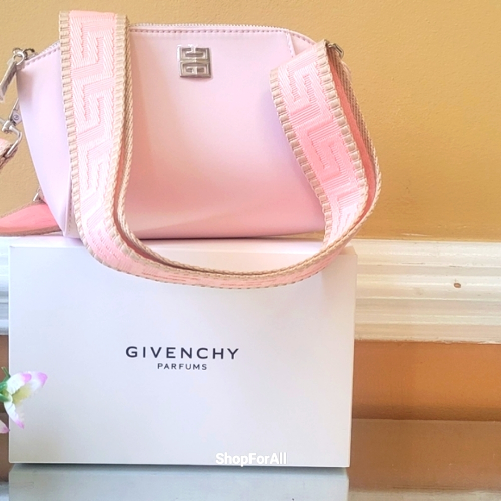 Givenchy - Picture 6 of 15